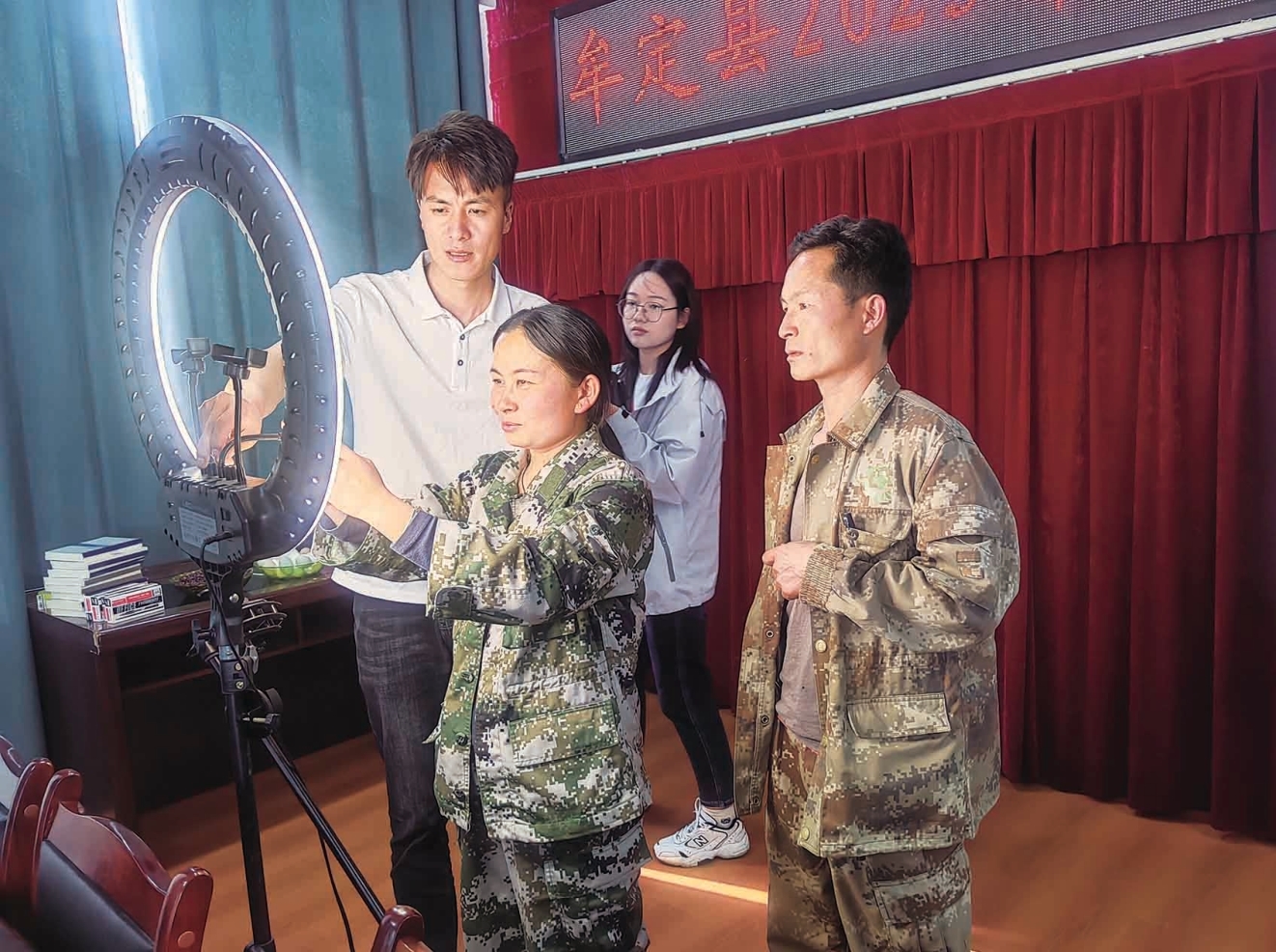 牟定縣農(nóng)業(yè)農(nóng)村局培育直播“新農(nóng)人” 農(nóng)貨插上“云翅膀”